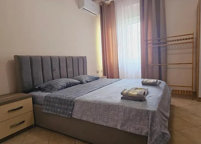 Appartement New Bazaar Side Bliss 2 Bed With Free Garage Tirana
